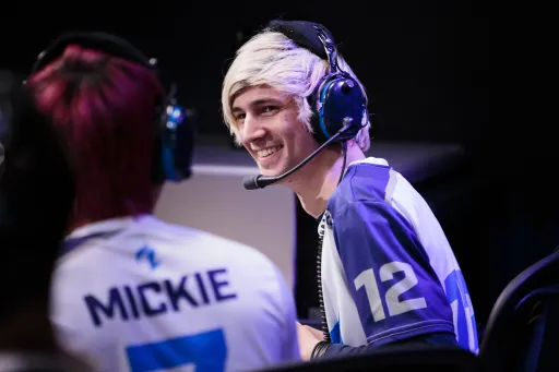 XQc: когда люди идут на Twitch, они соревнуются за зрителей
