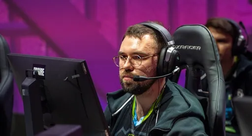 Glowiing: CYBERSHOKE затроллила игру с s1mple на второй карте, такое бывает