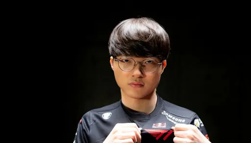T1 выбила Invictus Gaming и прошла в группу 2025 World Championship