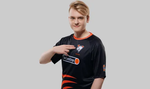 KaiR0N- о причине замен в Virtus.pro на RMR: у меня заканчивалась виза