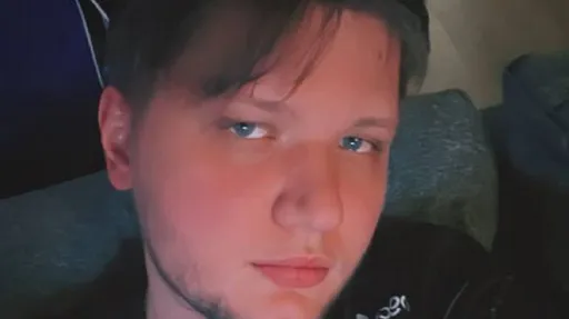 S1mple выложил новое фото в джерси Natus Vincere