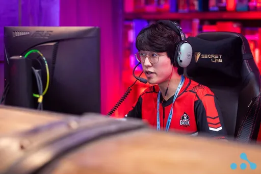 DuBu назвал героев для пятой позиции в рамках текущей меты Dota 2