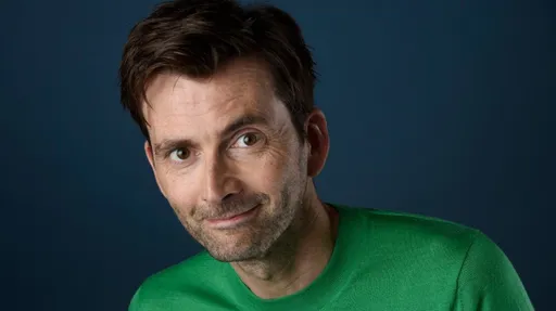 BBC опубликовала трейлер сериала «Свой человек» с Дэвидом Теннантом