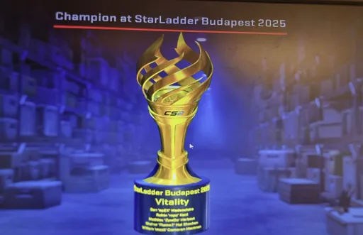 Team Vitality получила трофей в CS2 за победу на StarLadder Budapest Major 2025