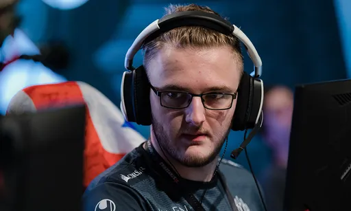 Smooya: играя в Counter-Strike 2, я становлюсь мусором в CS:GO, и наоборот
