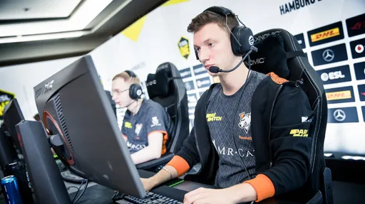 Resolut1on вылетел в Сиэтл на The International 2023