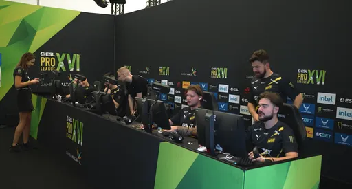 Игроки состава NaVi по CS:GO сменили рассадку на турнирах