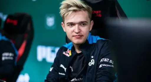 nafany: сзади нас на EWC мужики играли турич по PUBG и атмосфера там была круче, чем в Рио