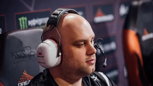 Фанаты Dota 2 призвали забанить стримера mason за купленный буст порядочности