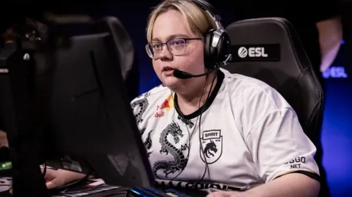 Team Spirit столкнулась со сбоями в четвертьфинале PGL из-за компьютеров