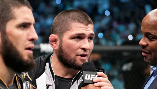 В UFC 5 появился баг с Хабибом Нурмагомедовым – его выбросило из октагона