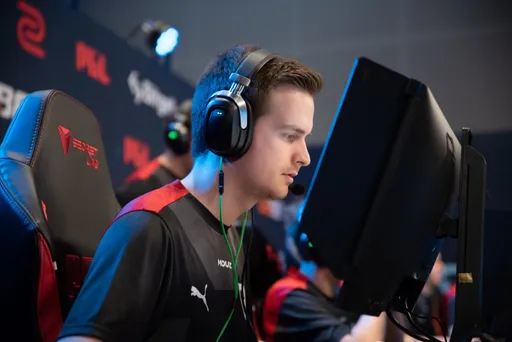 AcoR покинул MOUZ — снайпер сыграет на RMR-турнире вместе с GamerLegion