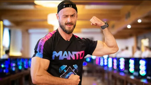 PashaBiceps проиграл в ММА в бою с блогером Марцином Дубиелем