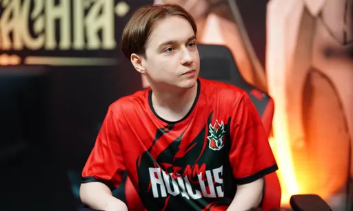 Smiling Knight рассказал о знакомстве с Dota 2 и начале профессиональной карьеры
