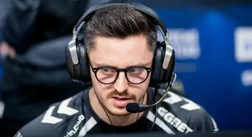 ApEX убежал во время матча с Liquid – админ BLAST дважды снимал тех.паузу Vitality