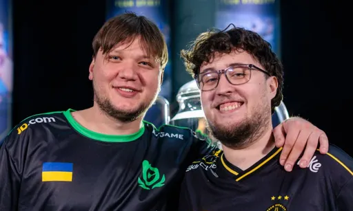 S1mple и ZywOo сфотографировались вместе перед матчем на IEM Krakow 2026