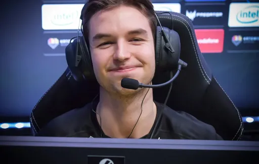 Astralis сенсационно обыграла FaZe Clan и прошла в плей-офф EPL S19