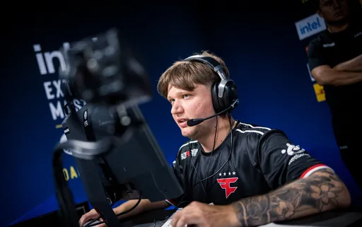 S1mple играл в Dota 2 во время официального матча CS2