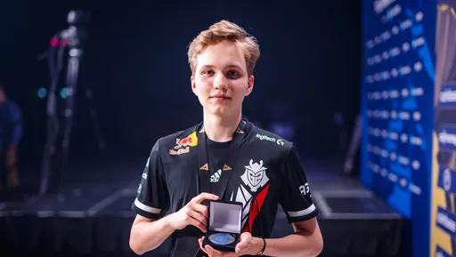 M0NESY рассказал, как его выгнали из бара после победы на BLAST Premier: World Final 2022