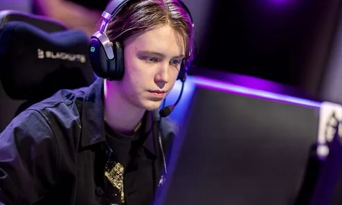 Rue о первых шагах в Dota 2: в начале я играл только против ботов, боялся, что испорчу другим людям игру