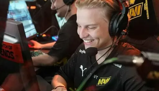 NaVi совершила камбэк со счёта 1-9 в матче с Virtus.pro на отборочных к RMR