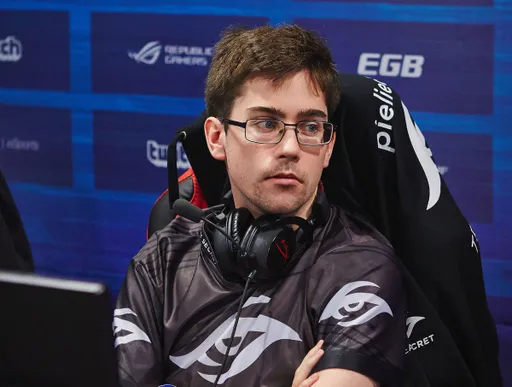Pieliedie сообщил о поиске команды по Dota 2