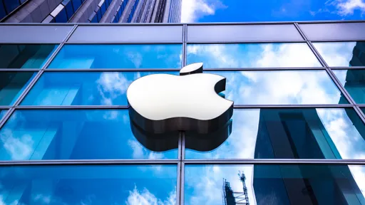 Акции Apple дешевеют на 7%, NVIDIA – на 12%: фондовые рынки по всему миру продолжают обваливаться