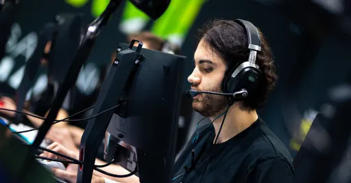 Капитан Virtus.pro Jame потерял свой багаж во время перелёта на Gamers8