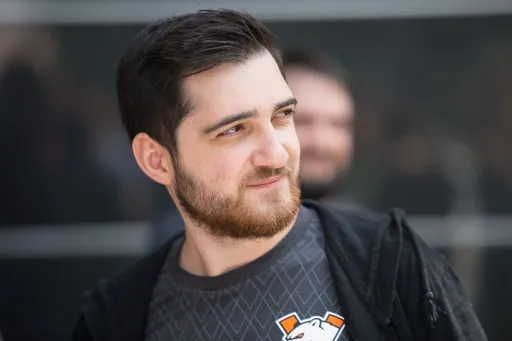RodjER: кстати, ищу команду по Dota 2