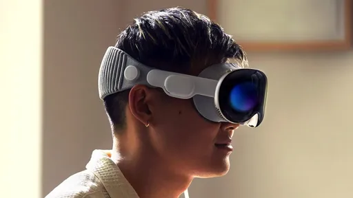 Apple Vision Pro начали продавать в России почти за 900 тысяч рублей