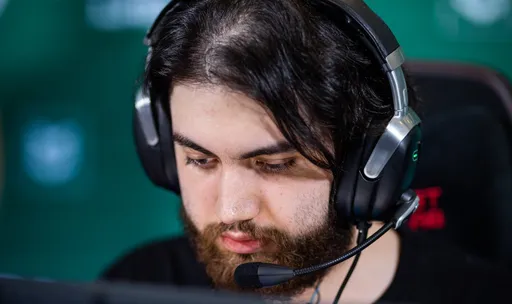 Outsiders потерпела поражение в дебютном матче на Roobet Cup 2022