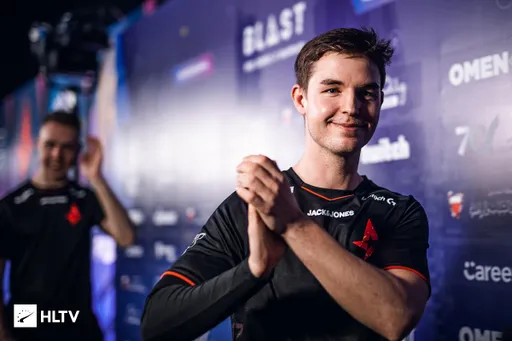 Device выступит за Astralis уже четвёртого декабря