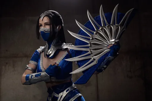 Евгения Рукавицина впечатляет косплеем Китаны из Mortal Kombat 1