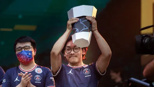Faith_bian из PSG.LGD завершит карьеру киберспортсмена после TI11