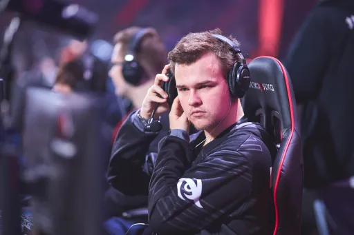 KheZu объяснил, почему лес сил Тьмы превосходит лес сил Света в Dota 2