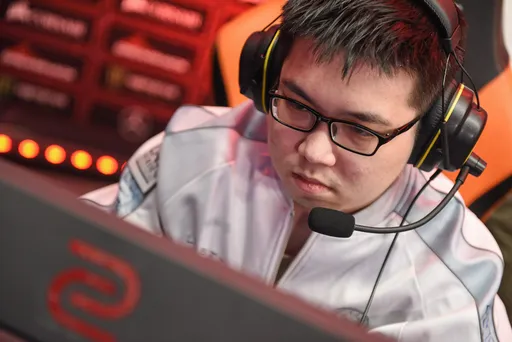 Invictus Gaming одержала верх в третьем матче на DPC 2021/2022 для Китая