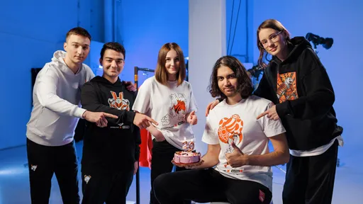 Virtus.pro представила коллекцию одежды с самураями и меха в честь 20-летия клуба