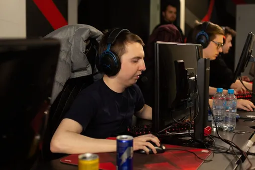 RuFire: в CS люди на мейджоре смотрят стрим – 0 реакции, в Dota 2 увидел стримера – техлуз и бан