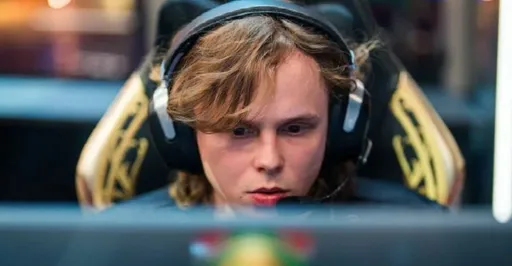 dyrachyo: при игре в Dota 2 первым делом на стриме просят скинуть что-то из инвентаря