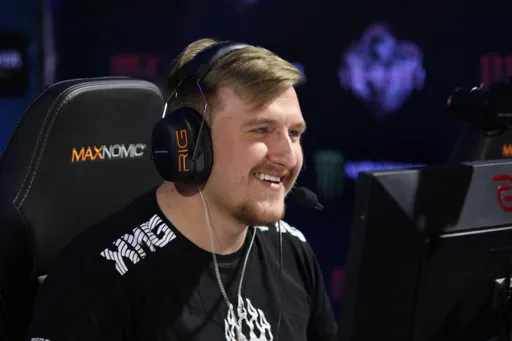 TabseN намекнул на переход в G2 Esports