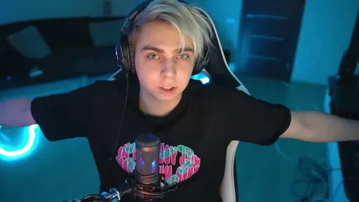 Стример Mokrivskiy получил бан на Twitch по «извещению правительства»