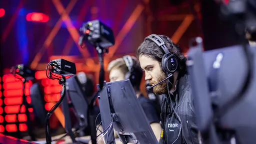 Клиент PARI поставил 200 тысяч рублей на победу Cloud9 над Outsiders на ESL Pro League Season 17