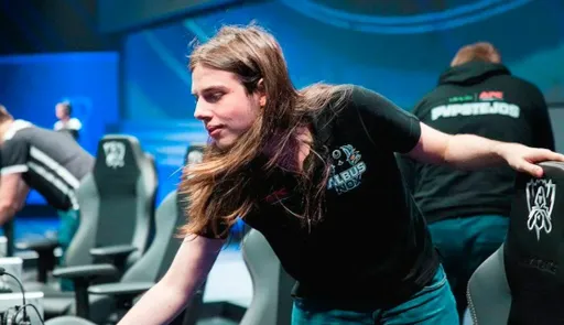 Twitch подал в суд на бывшего игрока LoL из России из-за большого штрафа