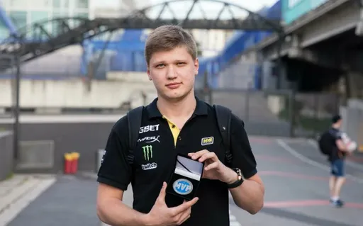 S1mple поделился фотографией лимитированной PS5 в стиле Marvel’s Spider-Man 2