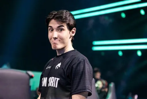 Collapse понравились фразы Гейба для чата в юбилейном сундуке для Dota 2