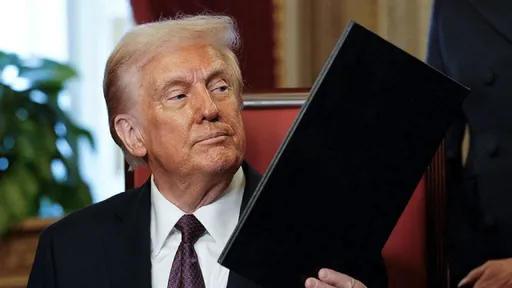 Дональд Трамп отказался от правил безопасности для ИИ-систем