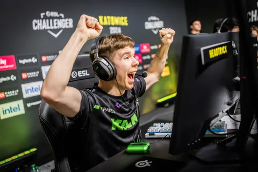 B8 вышла во вторую стадию BLAST.tv Austin Major 2025