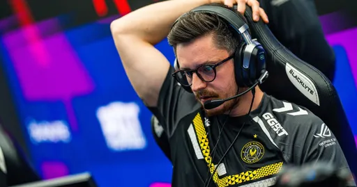 ApEX поддержал XTQZZZ в борьбе за звание «Тренер года» на HLTV Awards 2025