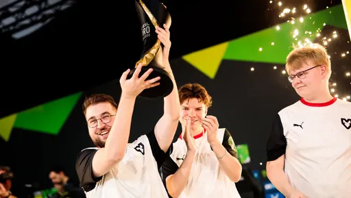 Клиент БЕТСИТИ выиграл 250 000 рублей, поставив на матч NaVi – MOUZ в финале EPL Season 18