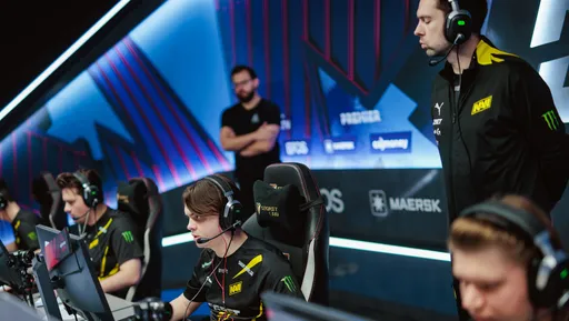 NaVi сразится с Complexity, а Astralis поборется с NiP во второй день заключительного этапа BLAST